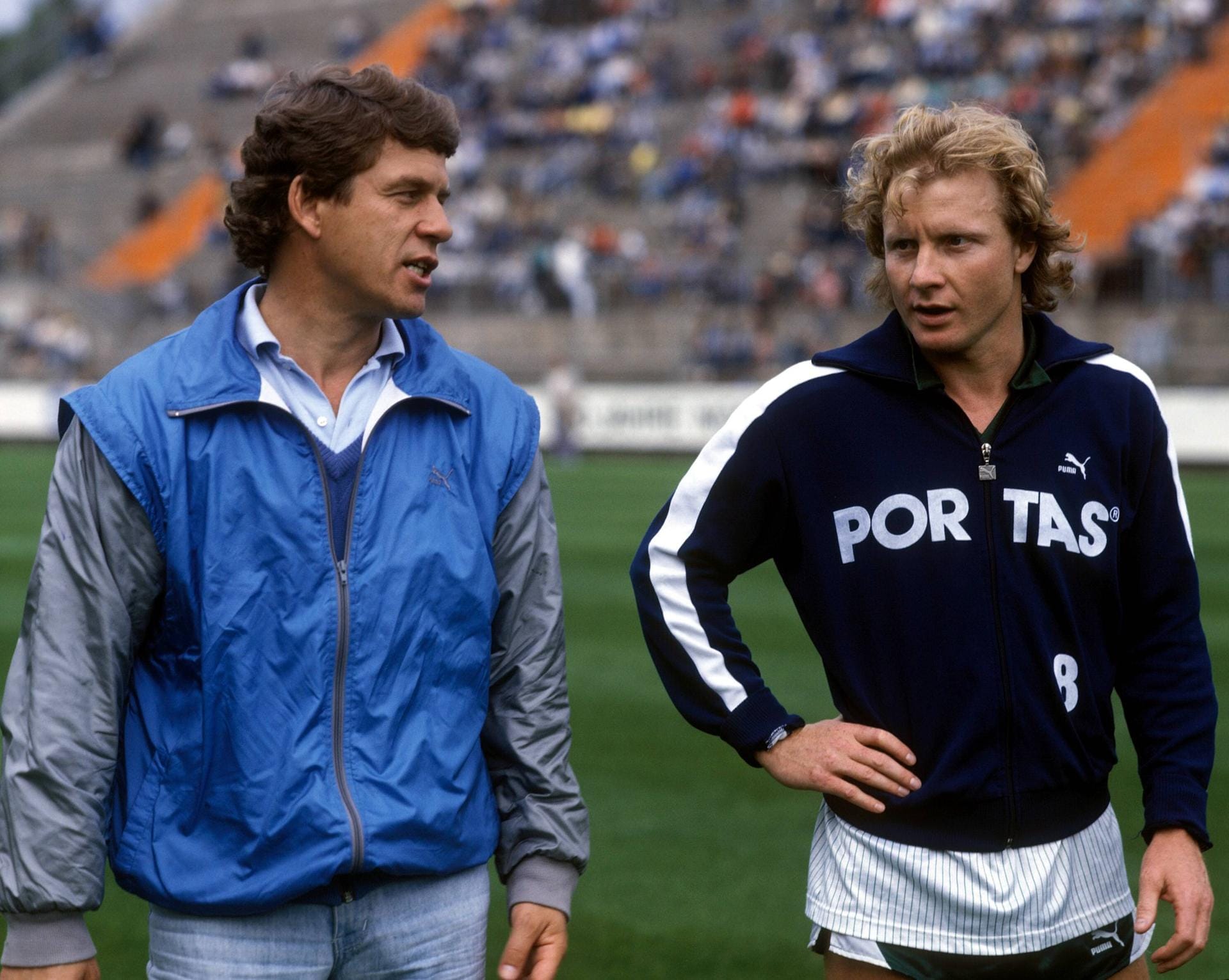 ... Werder Bremens Trainer Otto Rehhagel (l.) auf den treffsicheren Oldie aufmerksam und lotste ihn 1985 in den Norden. Statt zweiter Liga...