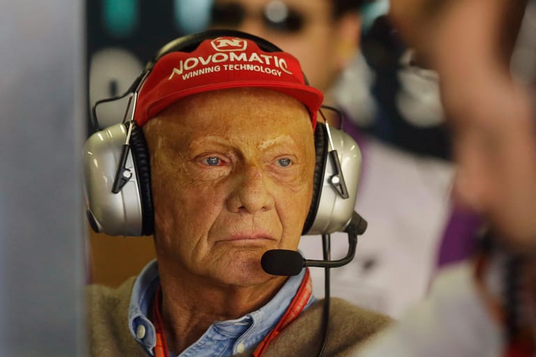 Grand Prix von Brasilien, 2017: Niki Lauda steht in der Mercedes-Box.