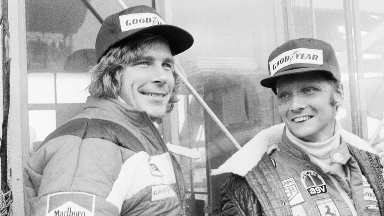 Erbitterte Konkurrenten in der Formel 1: James Hunt (l) und Niki Lauda.