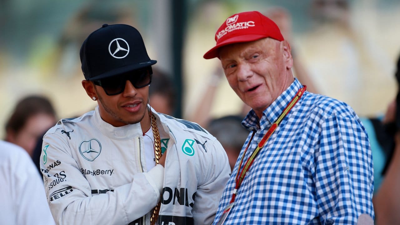 Hamilton (l) und Niki Lauda arbeiteten bei Mercedes eng zusammen.