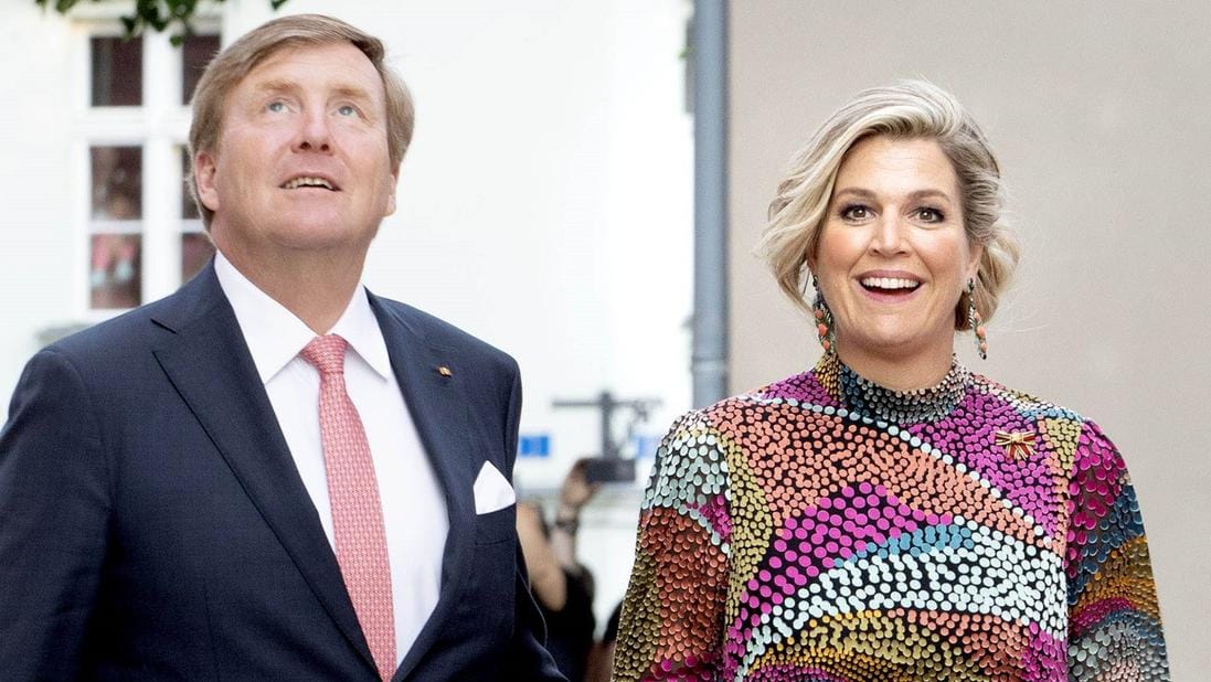 Für das Themeninner in der Historischen Saftfabrik in Werder setzte Königin Maxima auf Farbe.