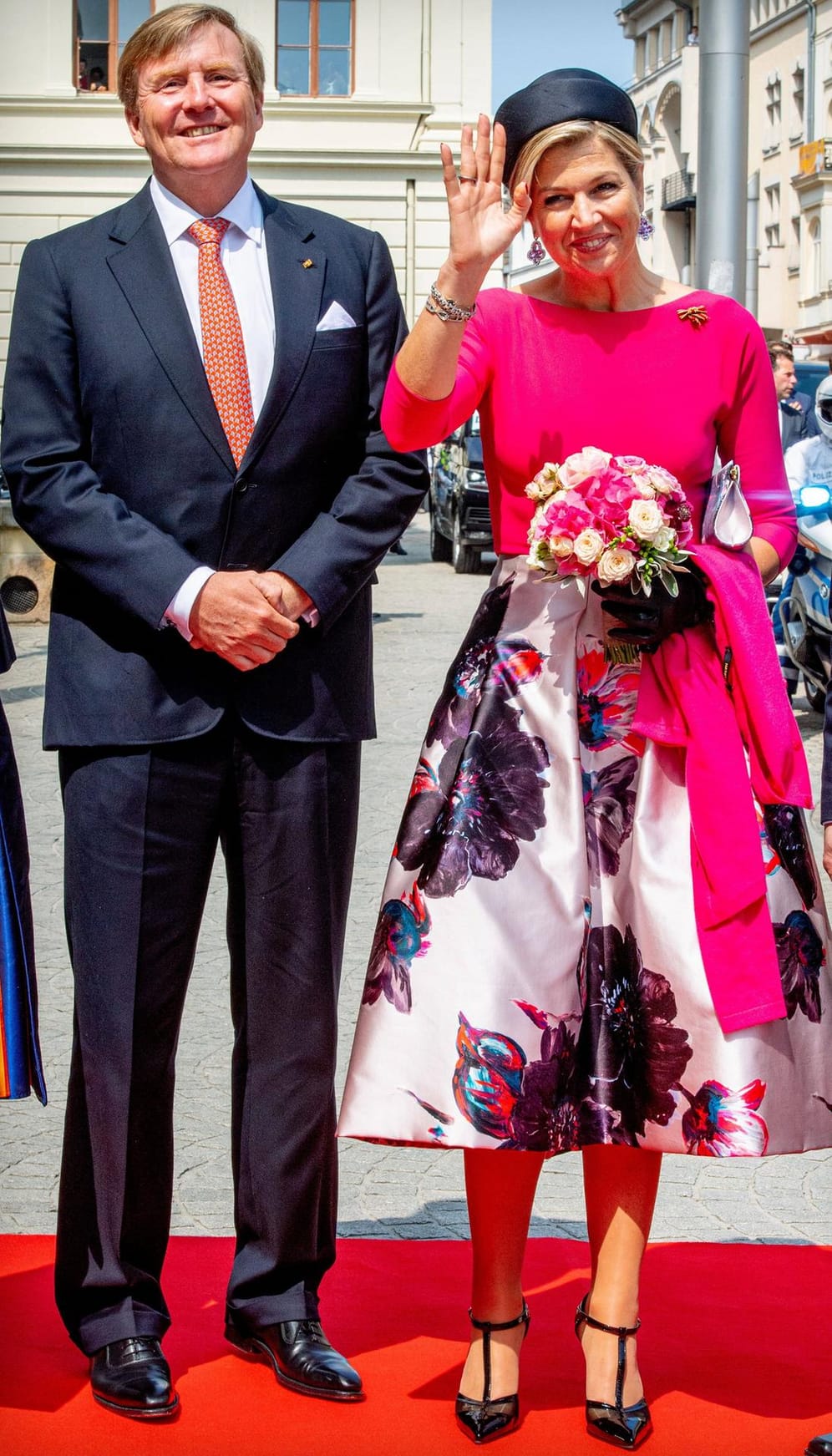 Für ihre Ankunft in Schwerin wählte Königin Maxima ein knalliges Pink.
