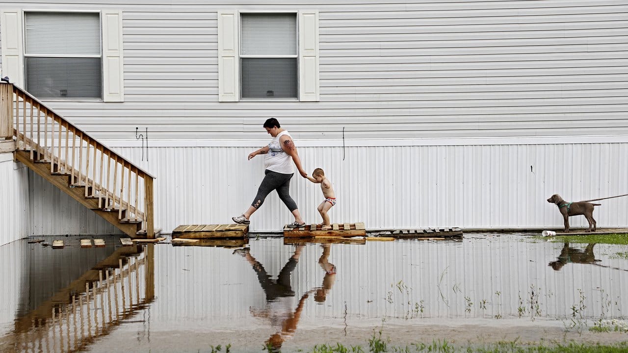 Überschwemmter Vorgarten in Muskogee: Seit Tagen wüten Unwetter im Mittleren Westen der USA.