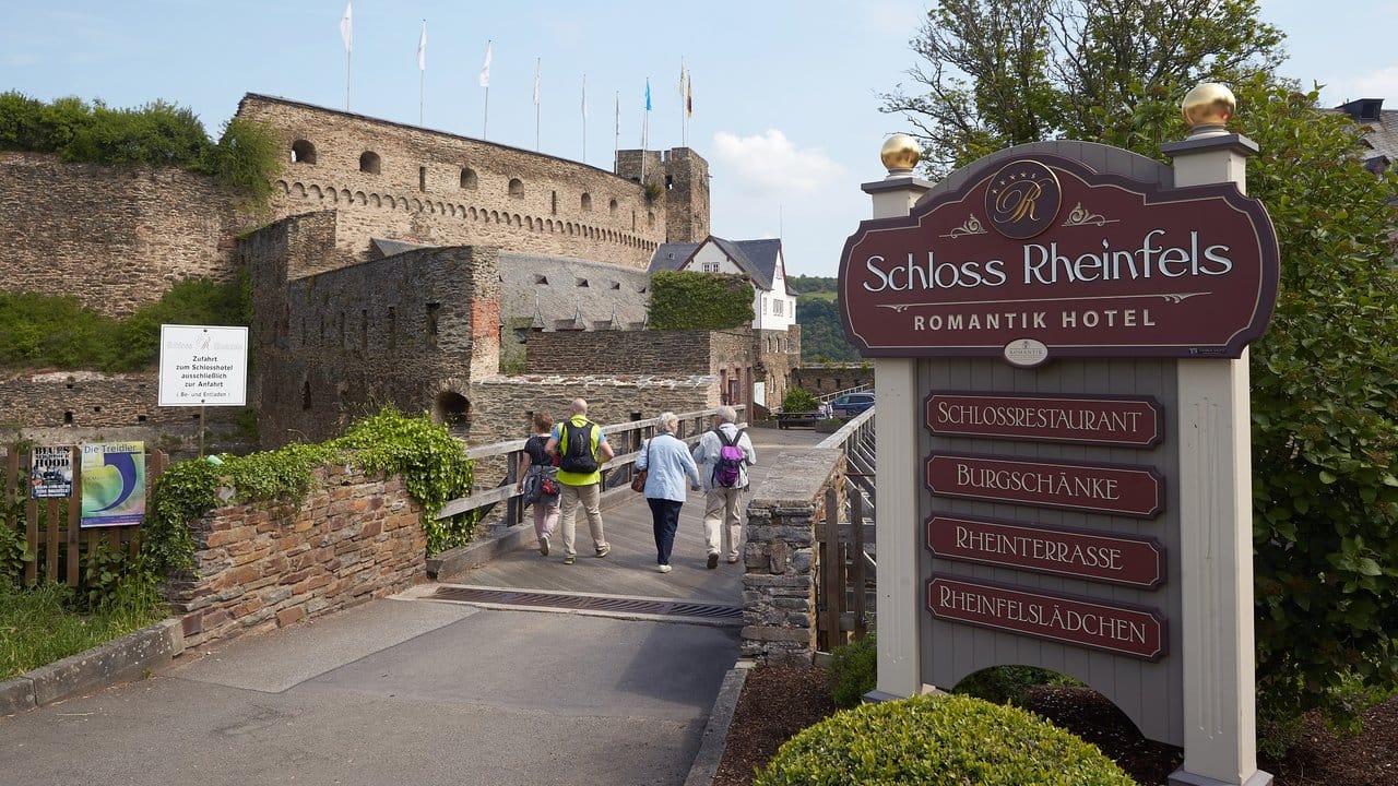 Auf der Burg Rheinfels wird ein luxuriöses Hotel betrieben. Auf der Burg Rheinfels wird ein luxuriöses Hotel betrieben.