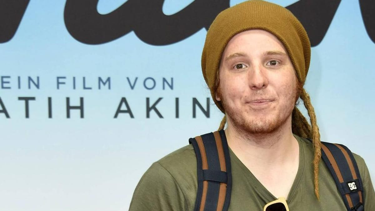 Simon Unge YouTuber, Streamer, Autor jetzt als VTuber zurück