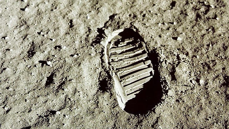 Ein Fußabdruck des US-amerikanischen Astronauten Aldrin auf dem Mond.