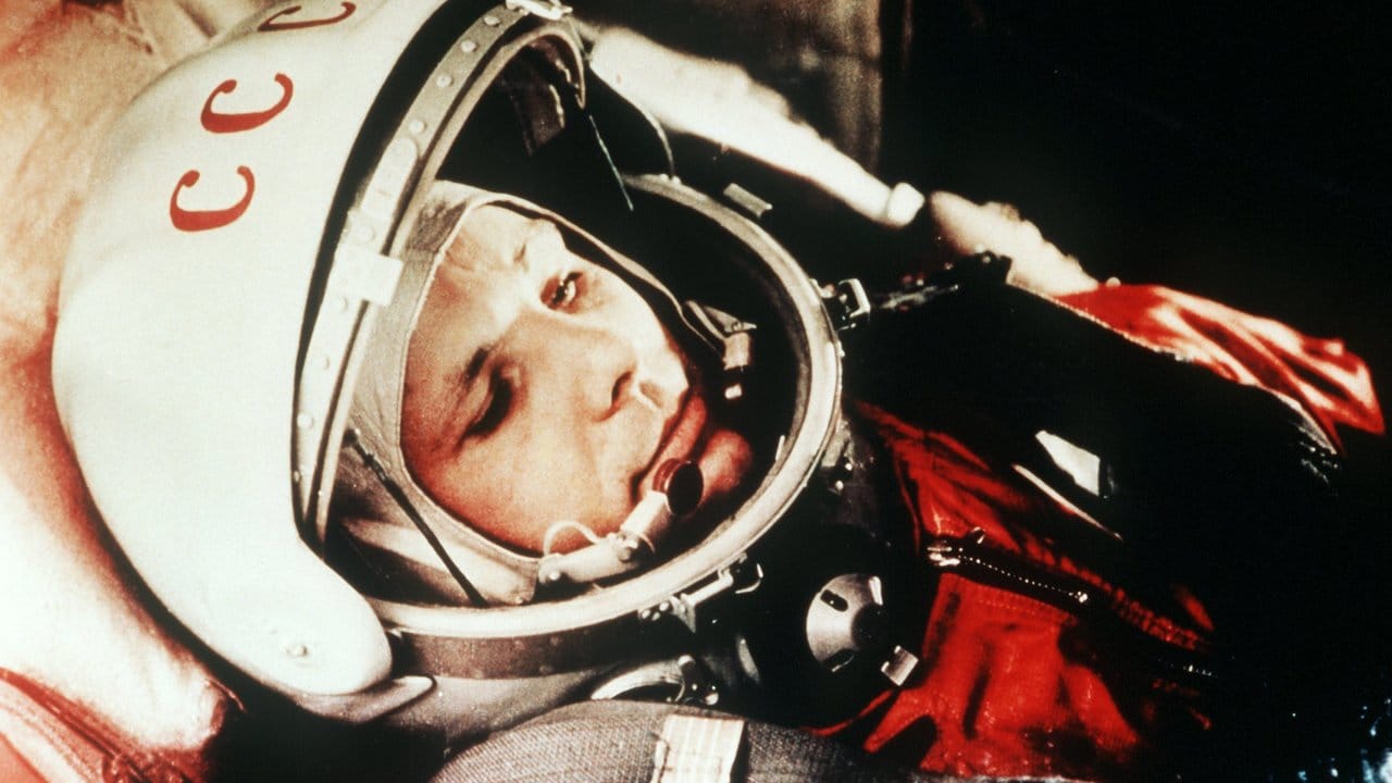 Der sowjetische Kosmonaut Juri Gagarin, kurz vor dem Start zum ersten bemannten Weltraumflug vom Weltraumbahnhof Baikonur aus.