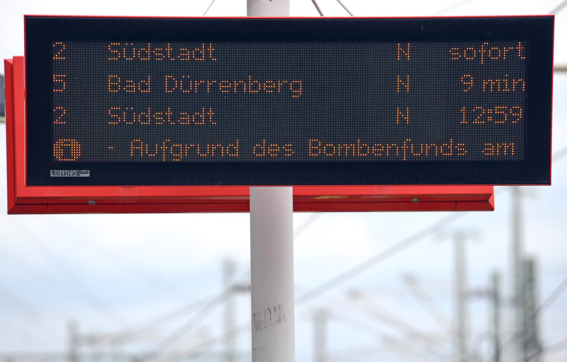 Fliegerbombe legt Hauptbahnhof in Halle lahm