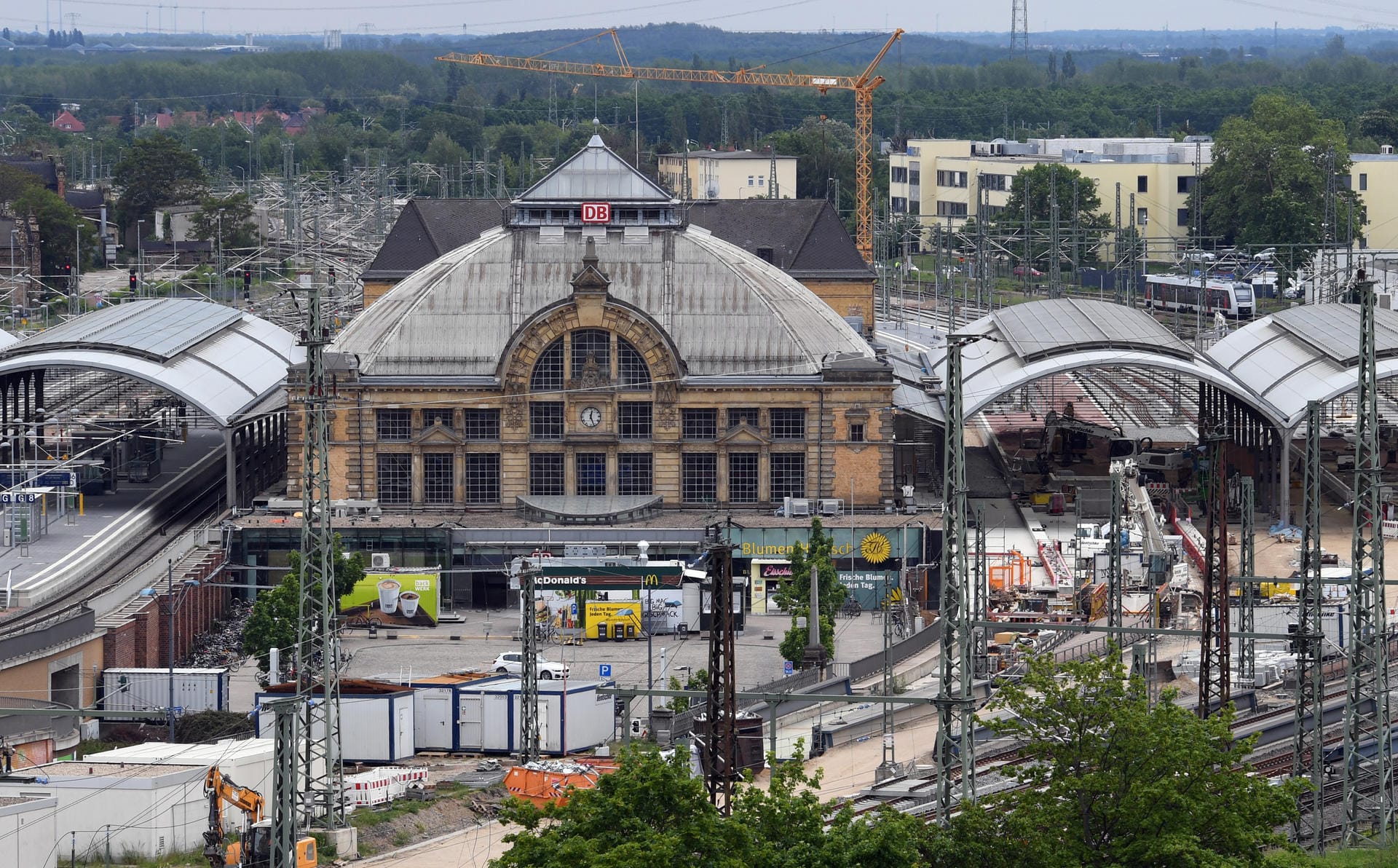 Fliegerbombe legt Hauptbahnhof in Halle lahm