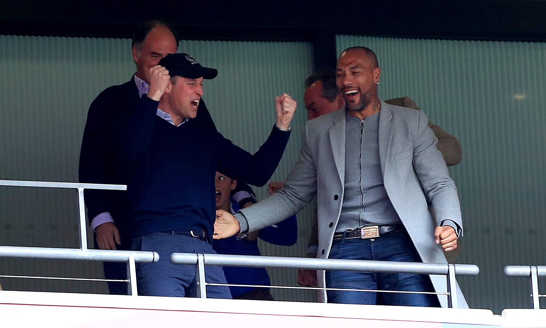 Aston Villa kehrt in die erste englische Fußballliga zurück. Den Aufsteig freut einen Fan ganz besonders.