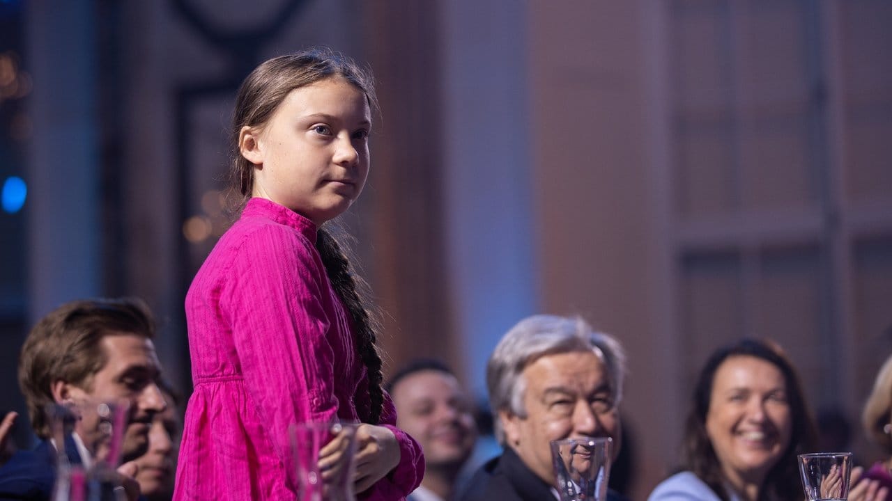 Die schwedische Klima-Aktivistin Greta Thunberg während der Eröffnung des dritten Klimagipfels der von Arnold Schwarzenegger gegründeten NGO "R20". Die schwedische Klima-Aktivistin Greta Thunberg während der Eröffnung des dritten Klimagipfels der von Arnold Schwarzenegger gegründeten NGO "R20".