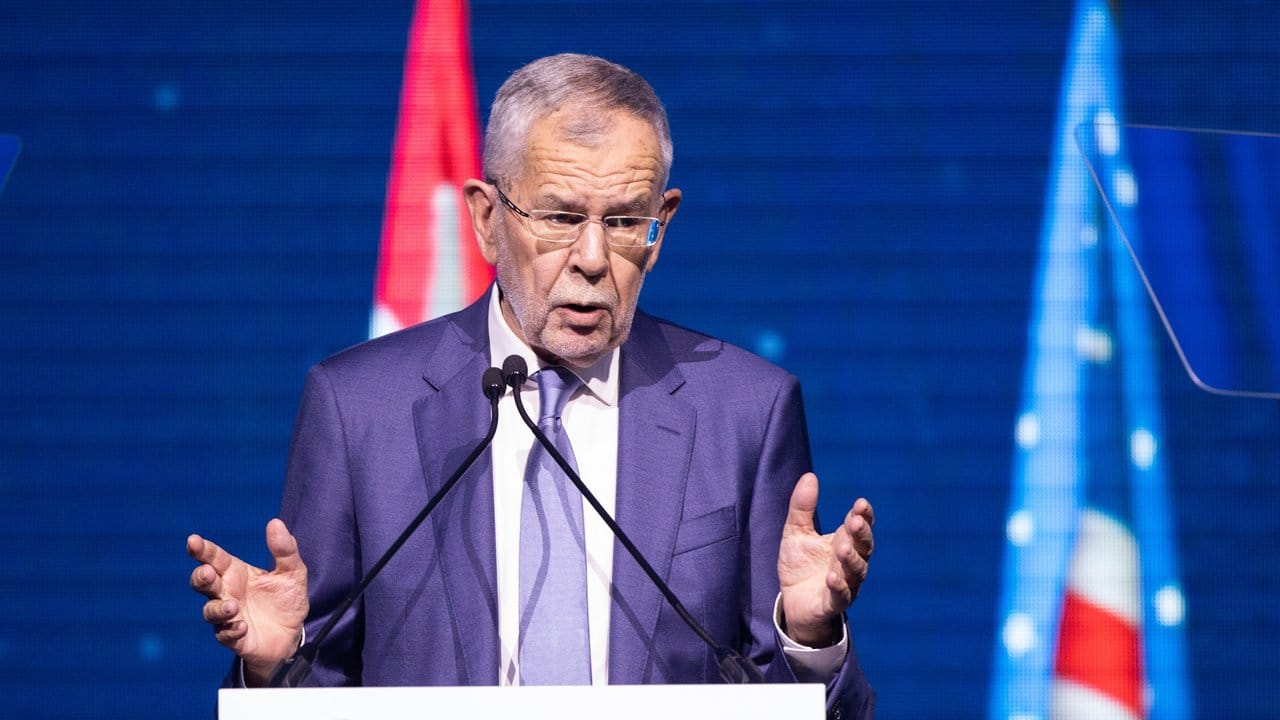 Österreichs Bundespräsident Alexander Van Der Bellen spricht bei der Eröffnung des Klimagipfels in Wien. Österreichs Bundespräsident Alexander Van Der Bellen spricht bei der Eröffnung des Klimagipfels in Wien.