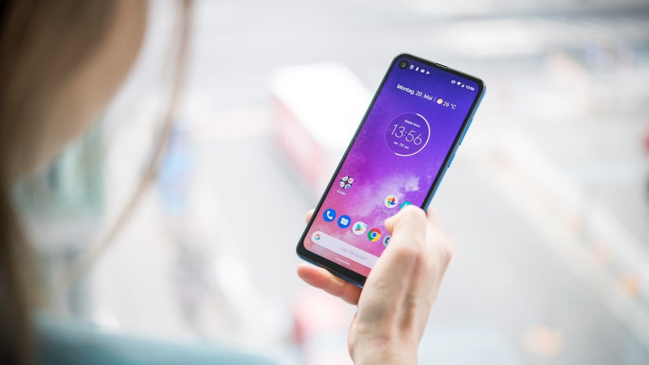 Das Motorola One Vision ist Teil des Android-One-Programms und erhält daher Sicherheitsupdates schneller als viele andere Android-Smartphones.