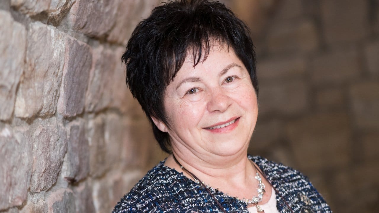 Ellen Stengel von der Wein- und Sektmanufaktur Stengel im württembergischen Weinsberg-Gellmersbach kocht auch mit Sekt. Ellen Stengel von der Wein- und Sektmanufaktur Stengel im württembergischen Weinsberg-Gellmersbach kocht auch mit Sekt.