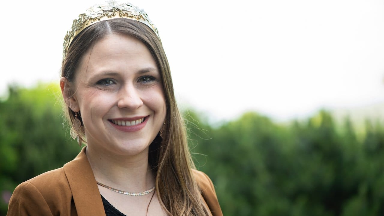 Anna Göhring ist die amtierende Weinkönigin in Rheinhessen. Anna Göhring ist die amtierende Weinkönigin in Rheinhessen.