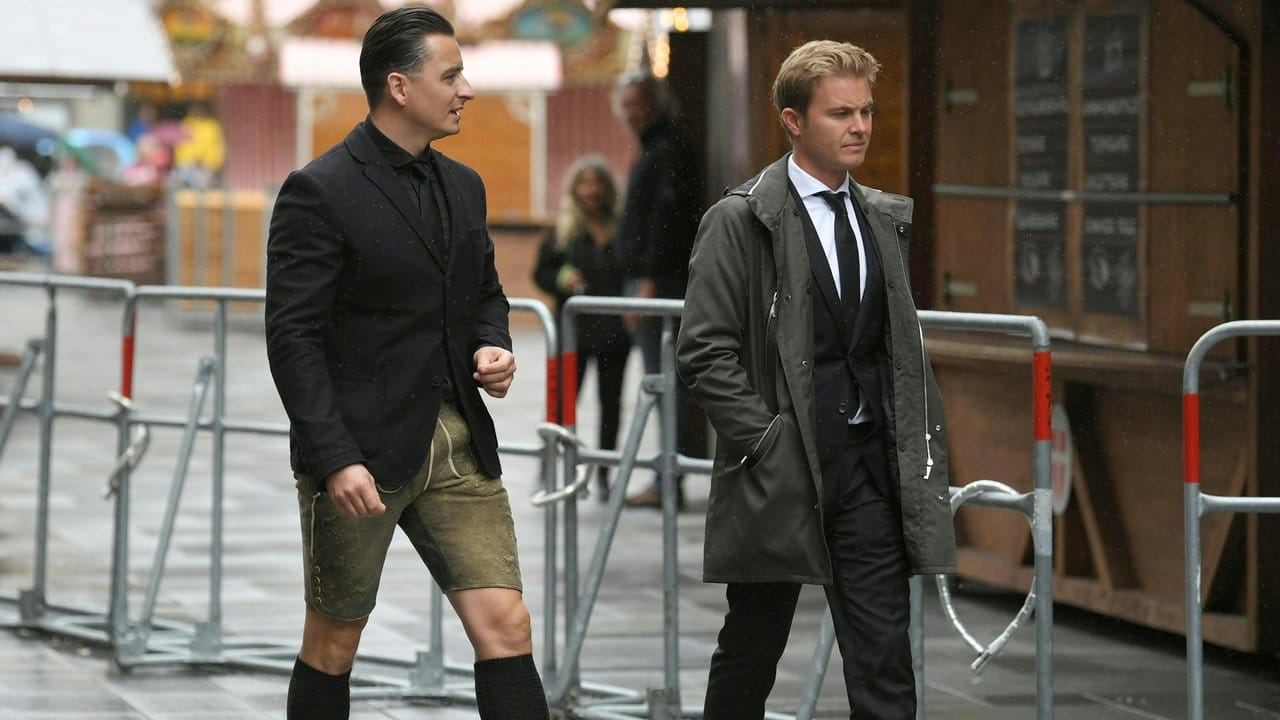 Musiker Andreas Gabalier und Ex-Weltmeister Nico Rosberg auf dem Weg zur Trauerfeier.