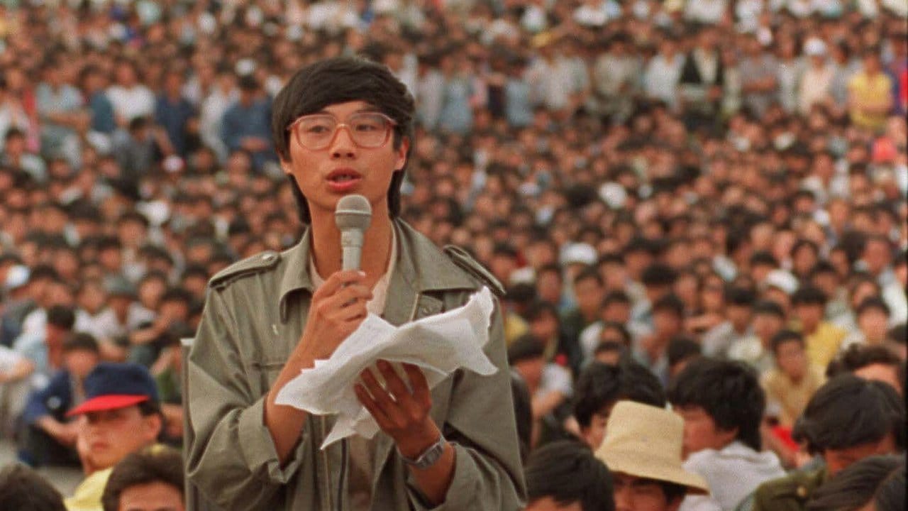 Wang Dan spricht vor tausenden Demonstranten am Tiananmen, dem Platz des Himmlischen Friedens.
