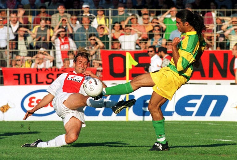 Als Spieler war Jürgen Klopp für seine rustikale Spielweise bekannt. Der Verteidiger war zwischen 1990 und 2001 für den FSV Mainz 05 aktiv und erzielte in 325 Profispielen 52 Tore.