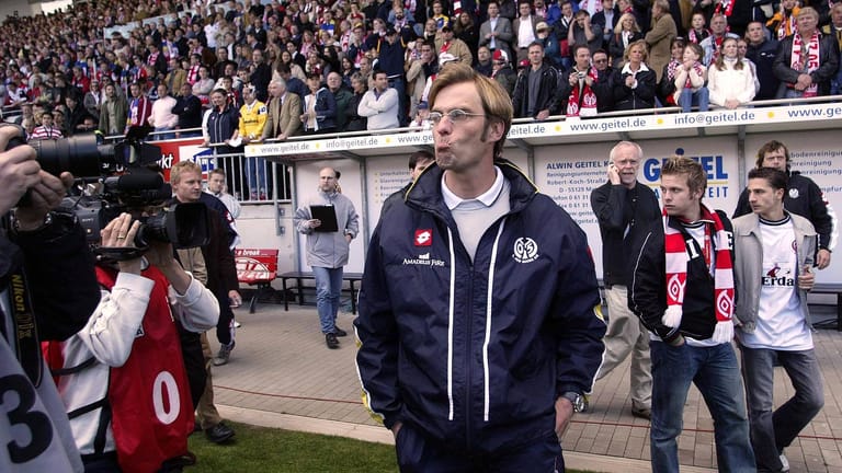 Mit dem Ende seiner aktiven Karriere wurde Jürgen Klopp Trainer bei Mainz 05. Zwischen 2001 und 2008 hatte er bei den Rheinhessen das Sagen.