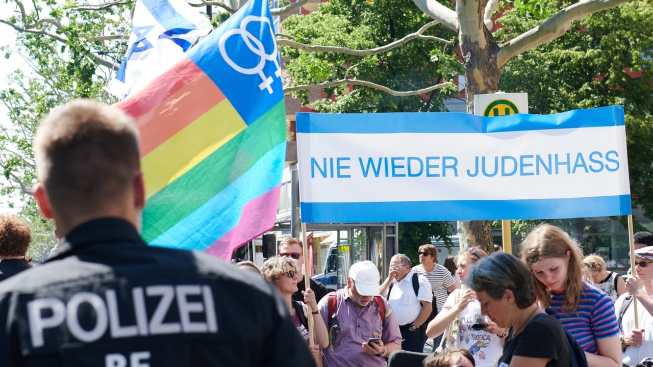 "Nie wieder Judenhass": Banner bei einer Pro-Israel-Demonstration in Berlin.