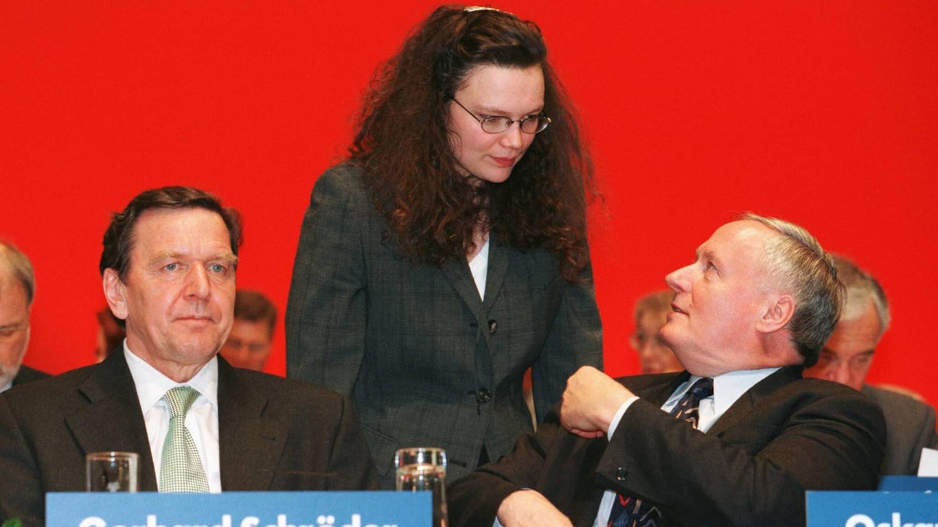 Von 1993 bis 1995 ist Nahles Landesvorsitzende der Jungsozialisten (Jusos). 1999 wird sie Juso-Chefin.