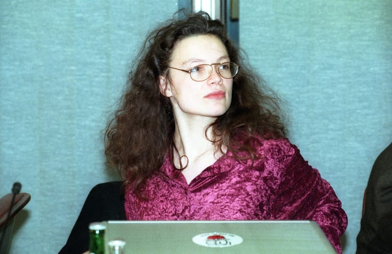 Als 18-Jährige tritt Andrea Nahles 1989 in die SPD ein und gründet den Ortsverein in Weiler in Rheinland-Pfalz mit.