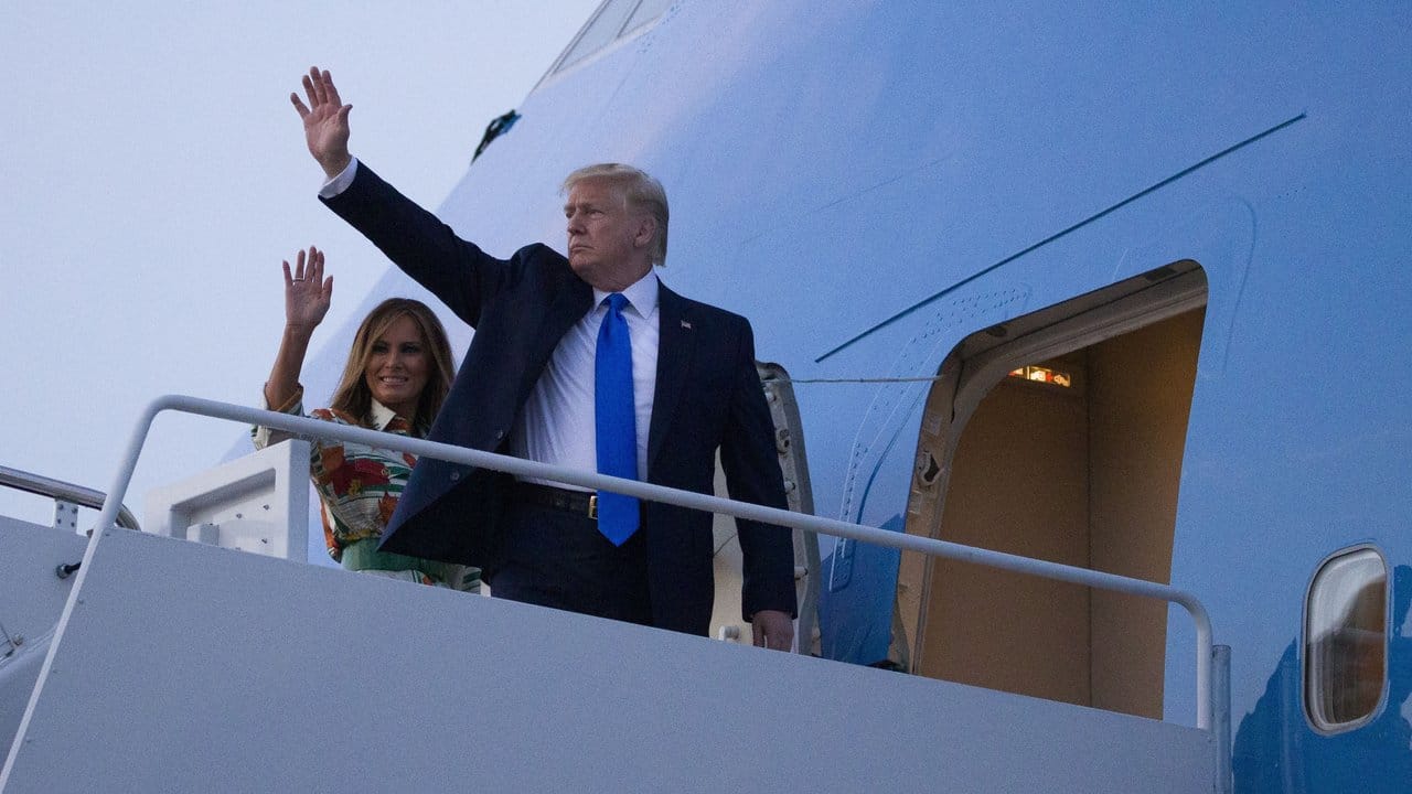 Donald Trump und First Lady Melania auf ihrem Weg nach Großbritannien.