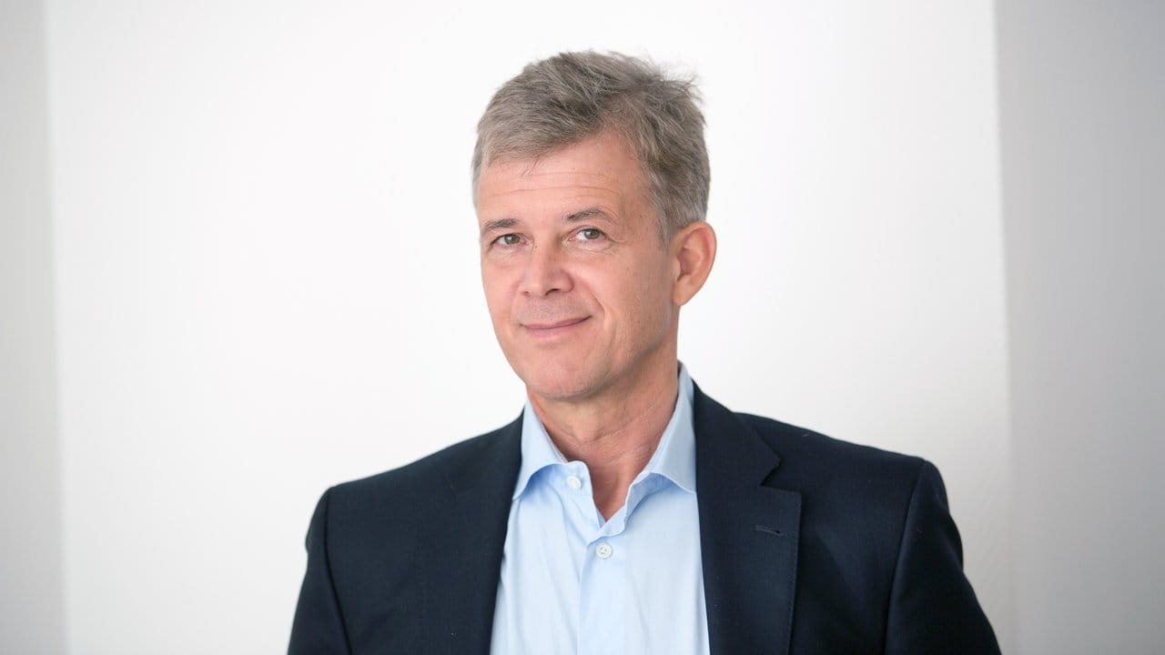 Karsten Noack arbeitet als Coach für strategische Rhetorik und Kommunikation. Karsten Noack arbeitet als Coach für strategische Rhetorik und Kommunikation.