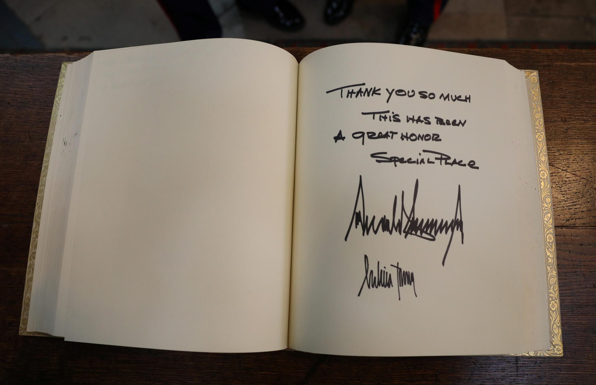 Trump schrieb: "Ich danke Ihnen sehr. Es war eine große Ehre. Ein besonderer Ort."