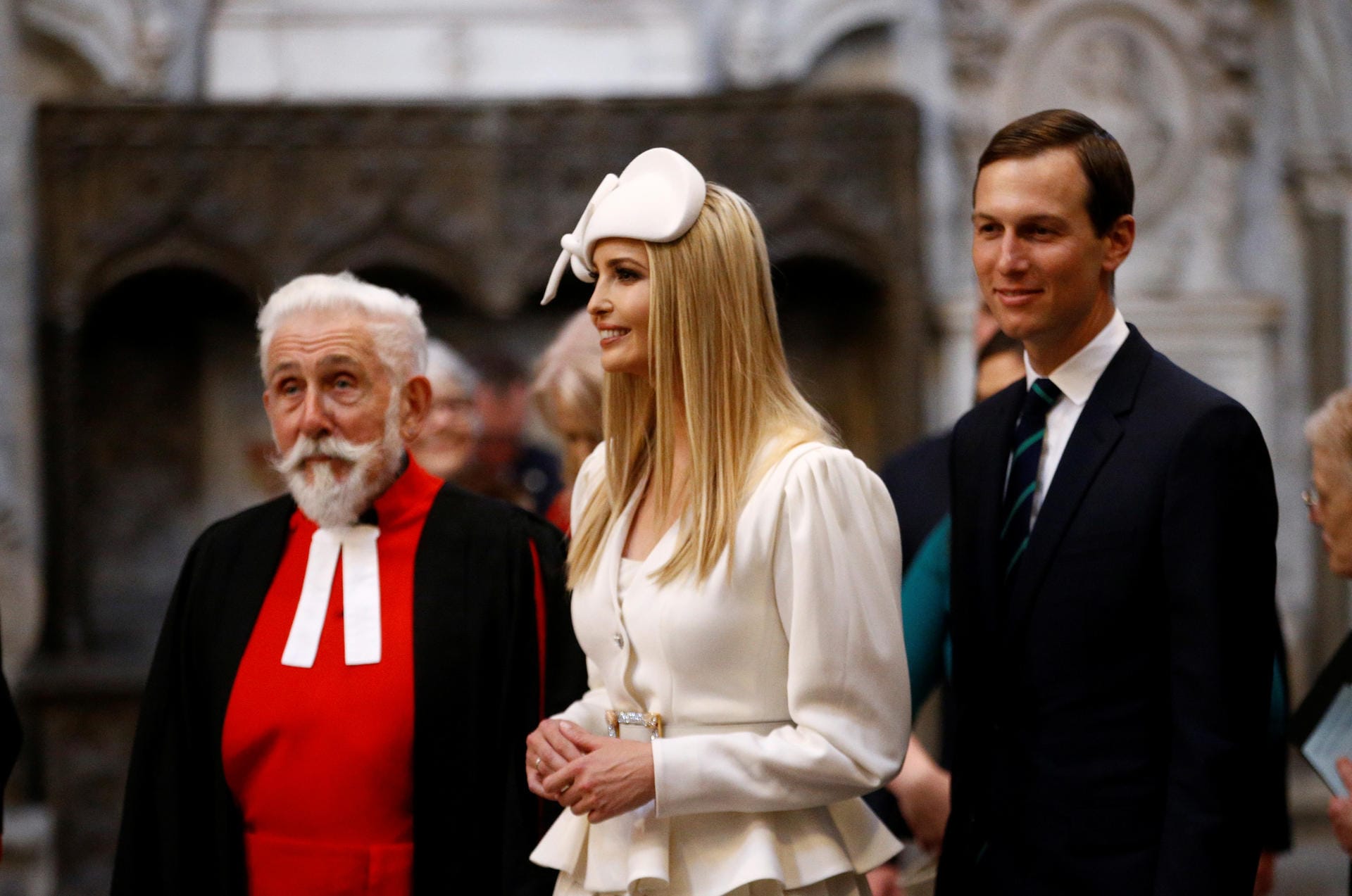 In der Westminster Abbey waren auch Trumps Tochter Ivanka – mit einem sehr speziellen lappenartigen Hut – und ihr Ehemann Jared Kushner mit dabei.