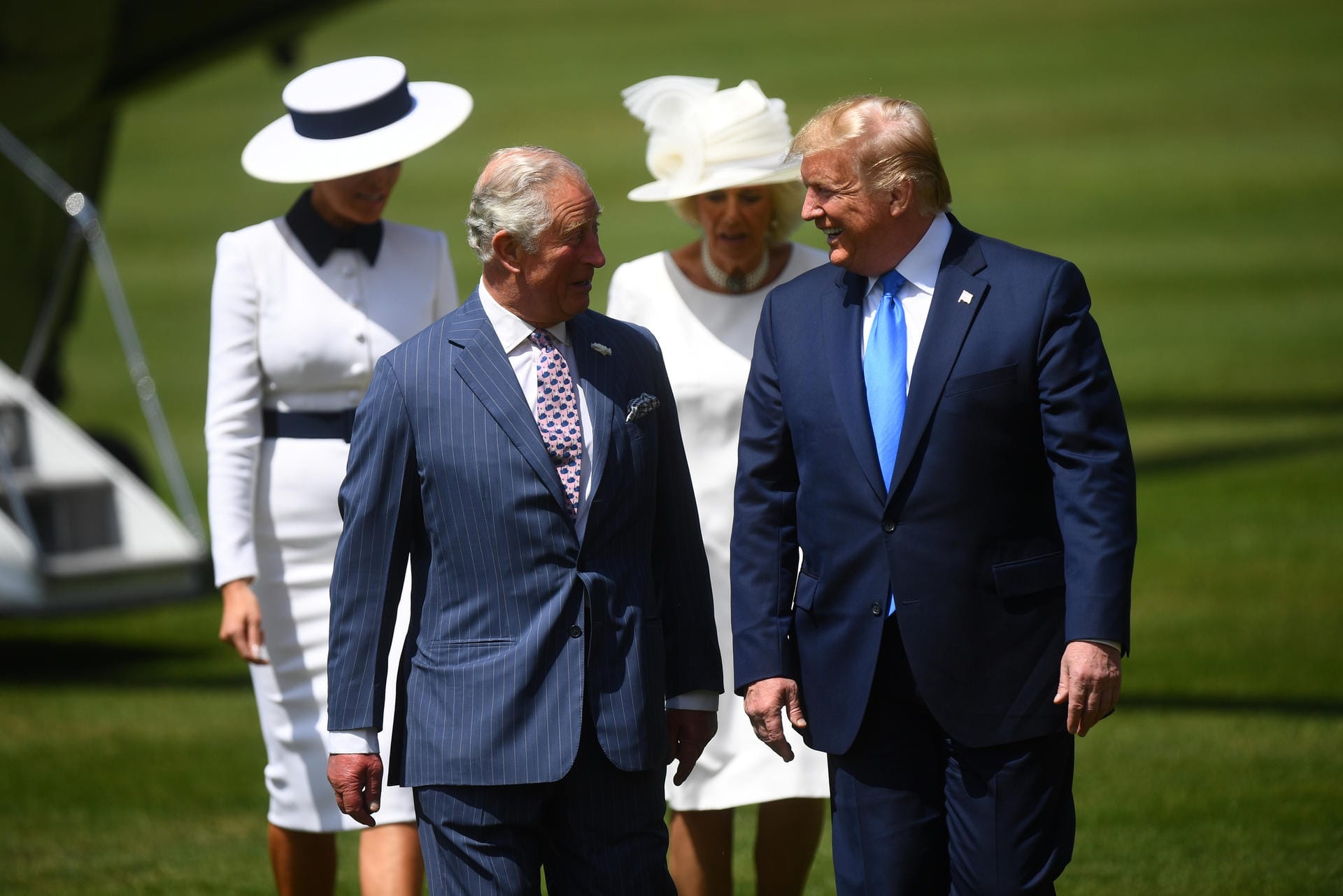 Nach der Ankunft wurden Trump und seine Frau im Buckingham Palast zunächst von Prinz Charles und seiner Ehefrau Herzogin Camilla empfangen.