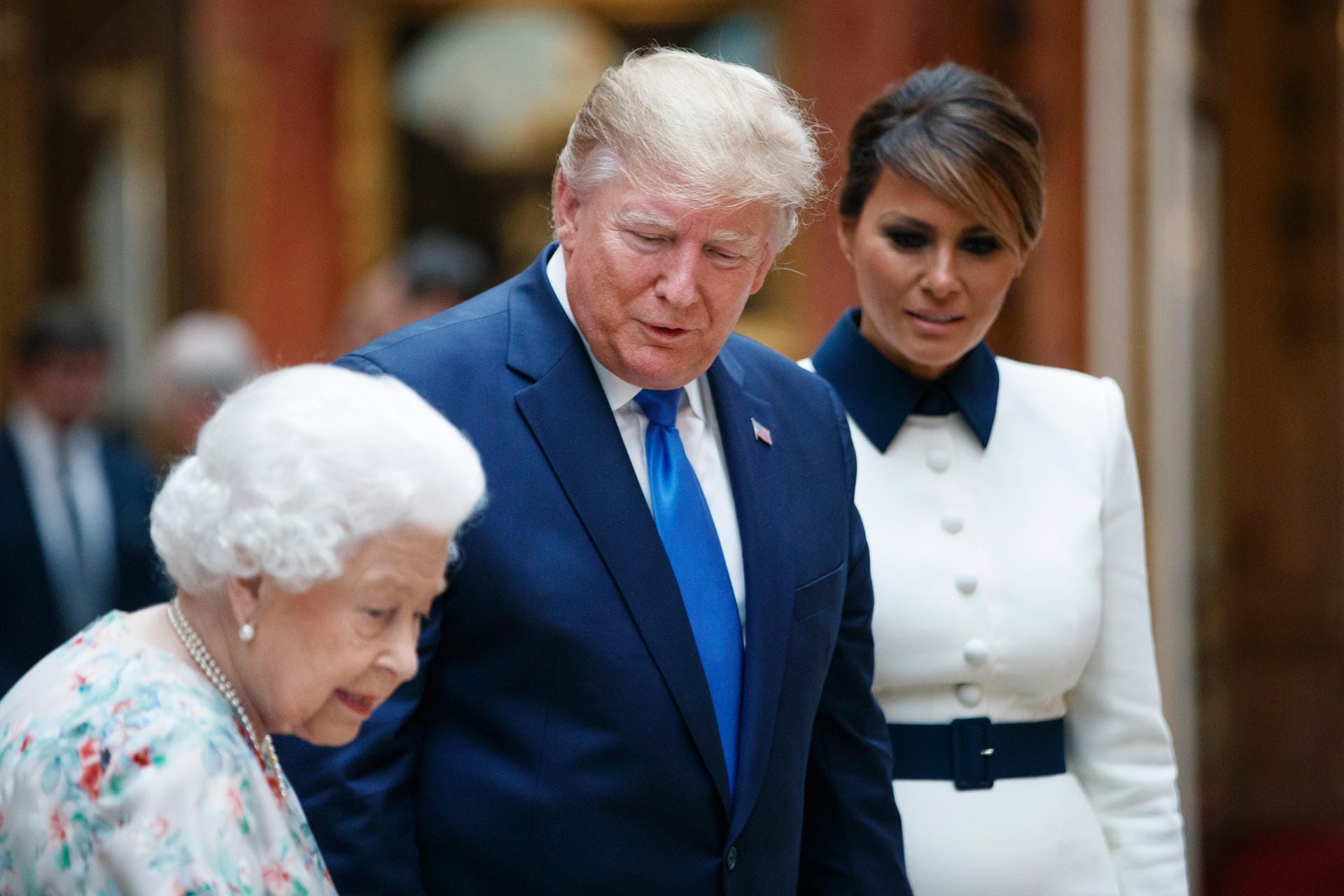 Die Queen, Trump und seine Frau beim Rundgang durch die Royal Collection, die Kunstsammlung des Königshauses.