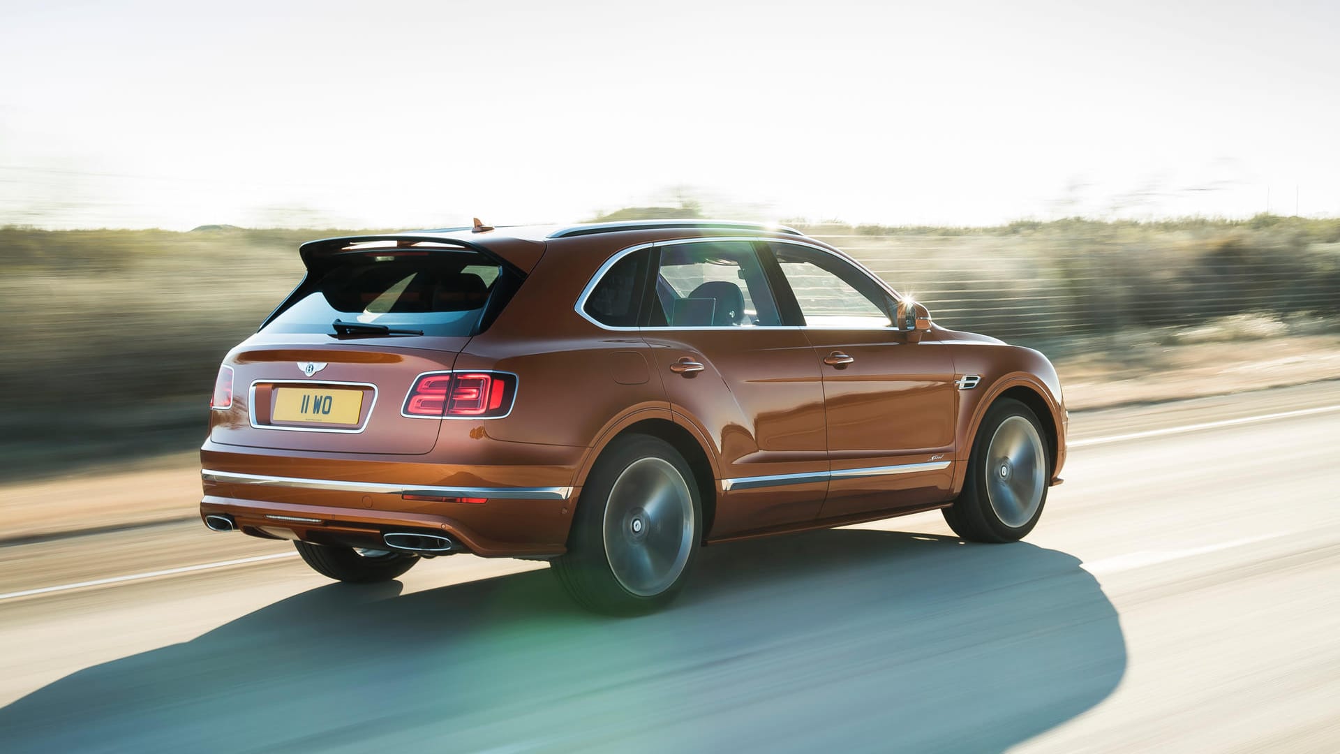 Sport-Look: Neben speziellen Rädern ist der Bentayga Speed an einem Dach-Spoiler zu erkennen.