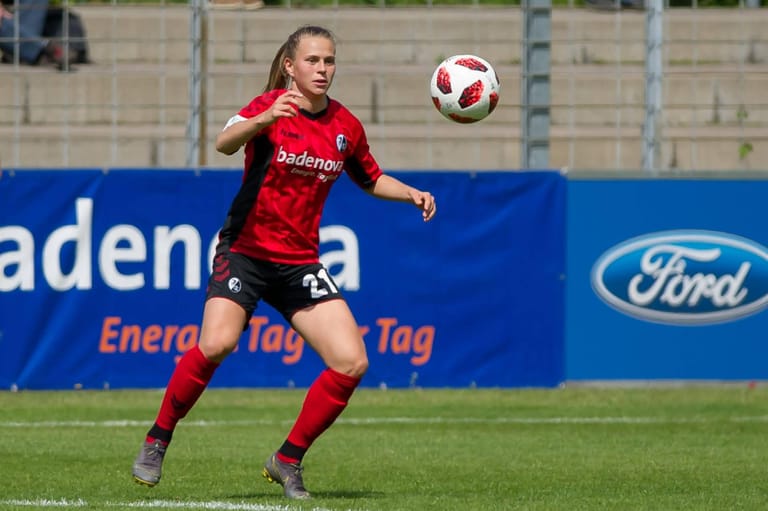 Mittelfeld/Sturm: Klara Bühl (18, SC Freiburg)
