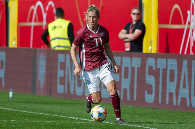 Mittelfeld/Sturm: Verena Schweers (29, Bayern München)