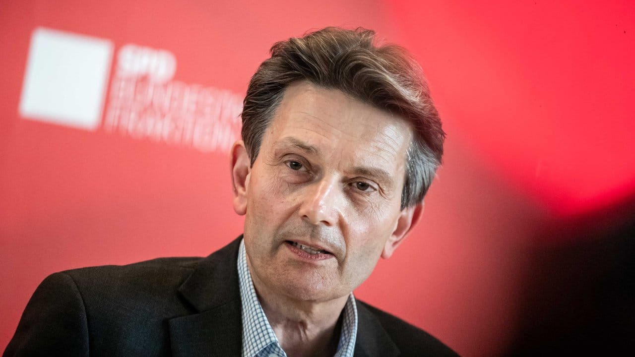 Rolf Mützenich, das dienstälteste SPD-Vorstandsmitglied, übernahm das Amt des Fraktionschefs kommissarisch.