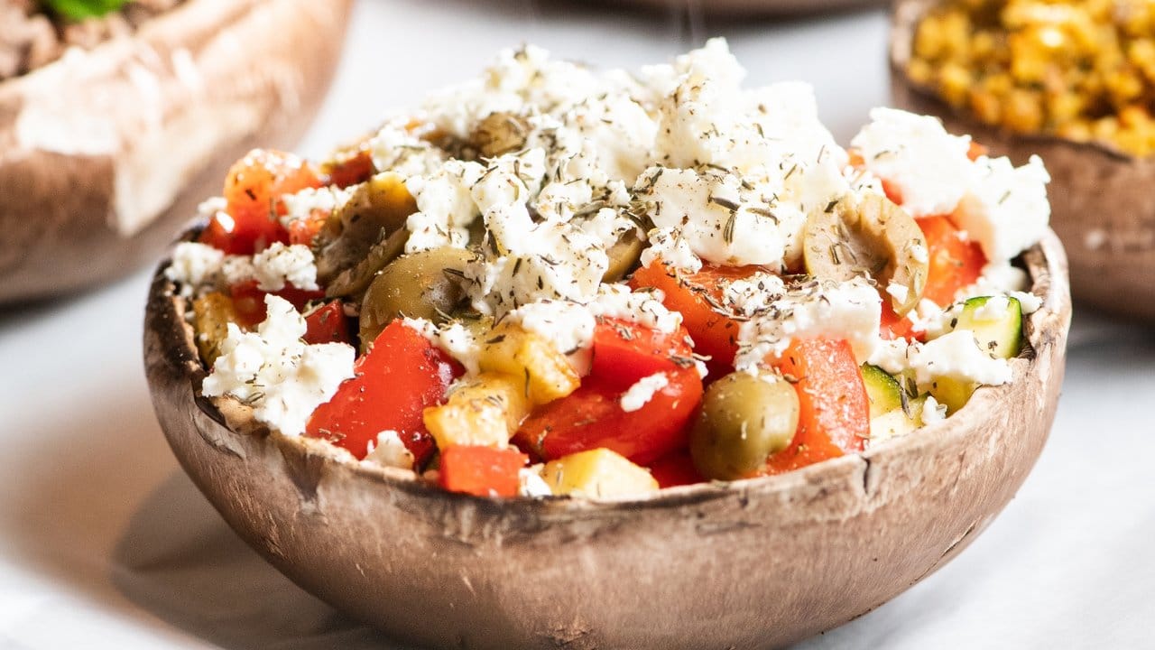 Es geht auch vegetarisch - zum Beispiel mit einer Füllung aus Zucchini, Tomaten, Paprika und Feta. Es geht auch vegetarisch - zum Beispiel mit einer Füllung aus Zucchini, Tomaten, Paprika und Feta.