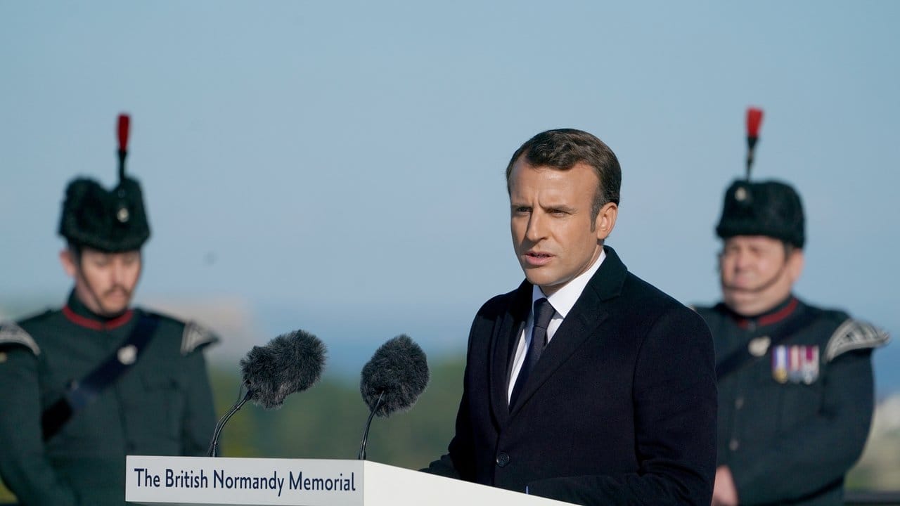 Emmanuel Macron in Ver-Sur-Mer.