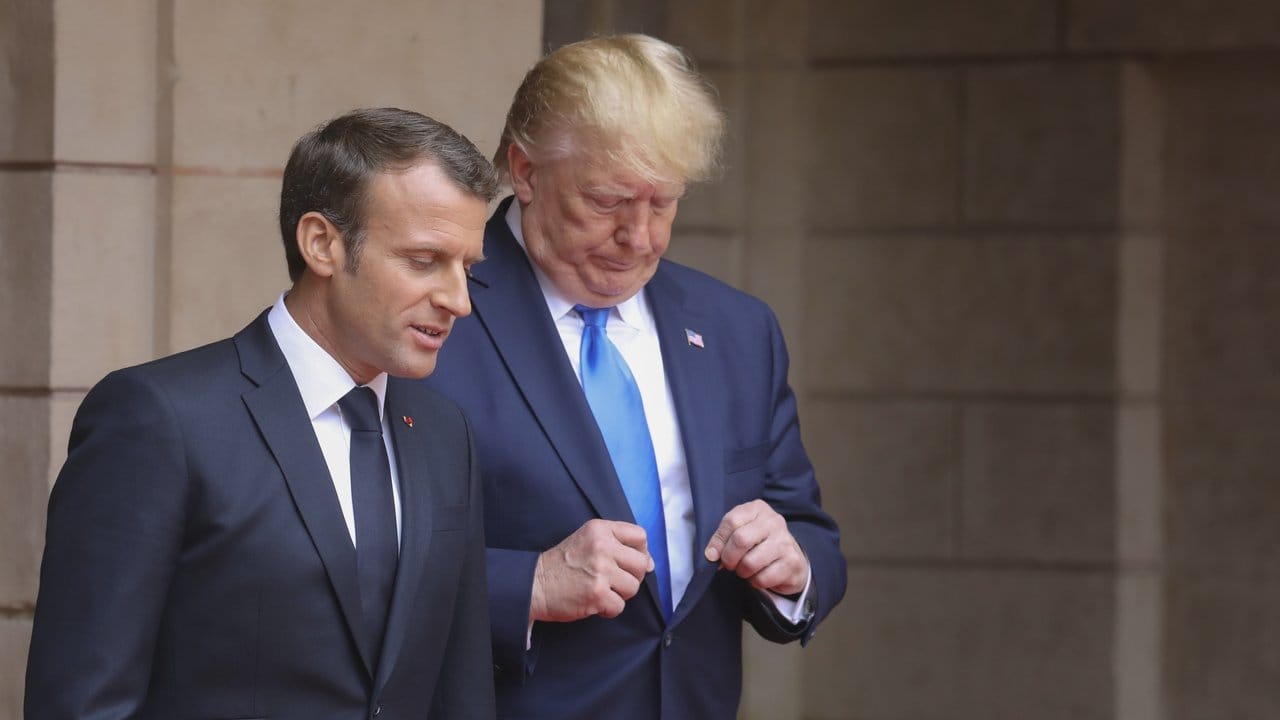 Am Rande der Gedenkfeiern kamen Trump und Macron in Caen zu einem bilateralen Treffen zusammen.