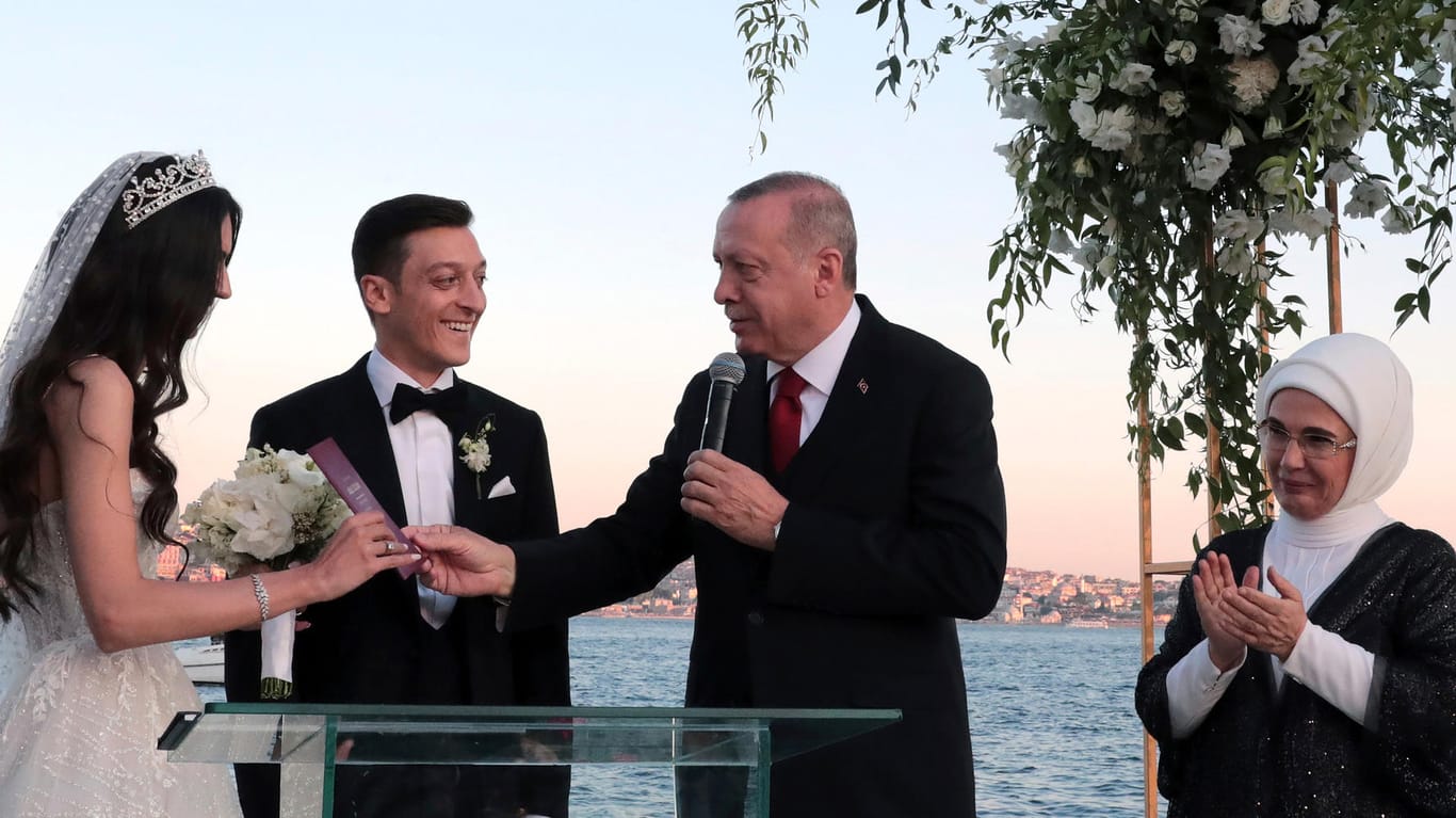 Erdogan war der Trauzeuge von Fußballer Mesut Özil und Amine Gülse.