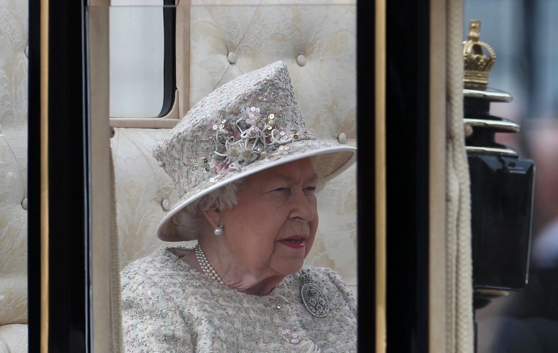 Die Queen hatte bereits am 21. April Geburtstag. Offiziell feiert die Monarchin aber immer Trooping the Colour im Juni.