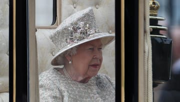 Die Queen hatte bereits am 21. April Geburtstag. Offiziell feiert die Monarchin aber immer Trooping the Colour im Juni.