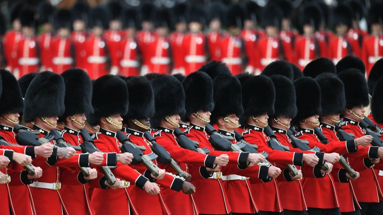 Die Grenadier Guards bei der Parade. Die Grenadier Guards bei der Parade.