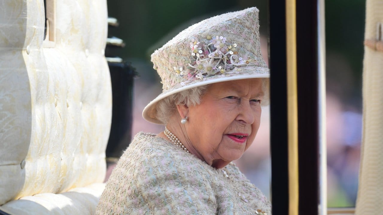 Die Queen feiert bei gutem Wetter ihren Geburtstag nach. Die Queen feiert bei gutem Wetter ihren Geburtstag nach.