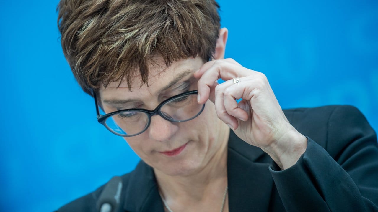 CDU-Chefin Annegret Kramp-Karrenbauer: Die Union erreicht mit 24 Prozent der Stimmen ihr historisch schlechtestes Ergebnis.