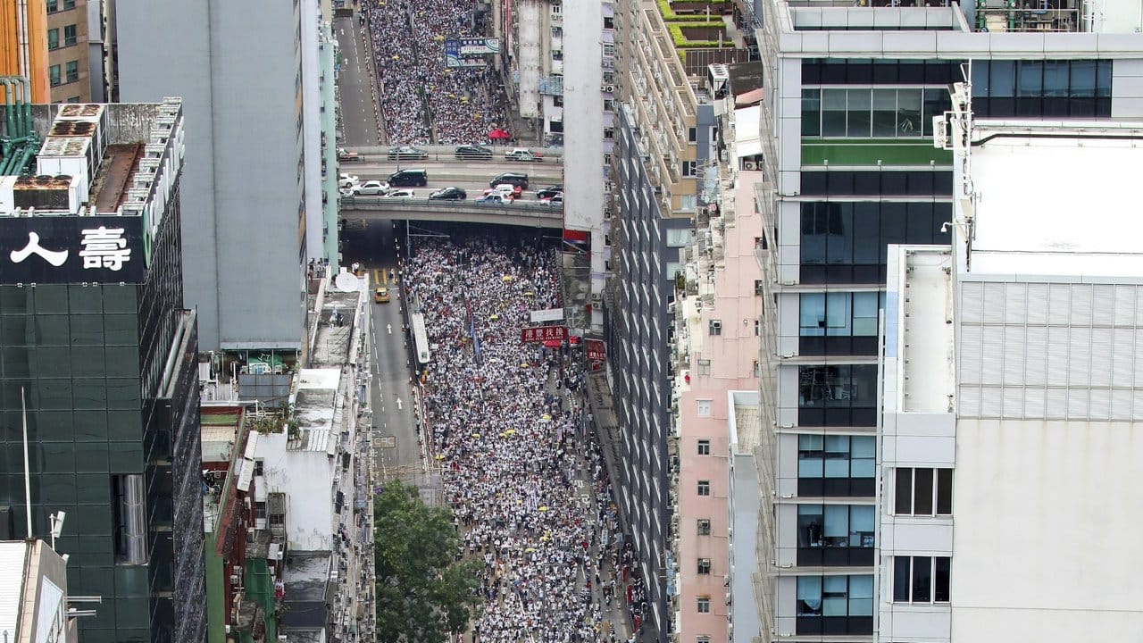 Massendemonstration in den Straßen von Hongkong gegen das von der Regierung geplante Auslieferungsgesetz.