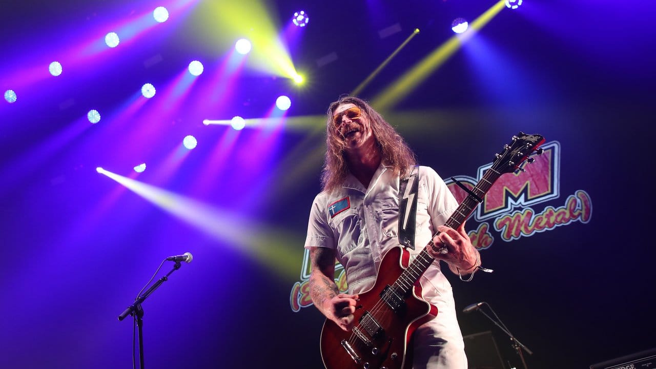Jesse Hughes rockt mit den Eagles of Death Metal im Park. Jesse Hughes rockt mit den Eagles of Death Metal im Park.