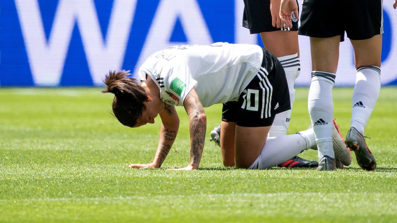 Marozsan rechter Fuß ist nach dem Spiel gegen China stark angeschwollen. Marozsan rechter Fuß ist nach dem Spiel gegen China stark angeschwollen.