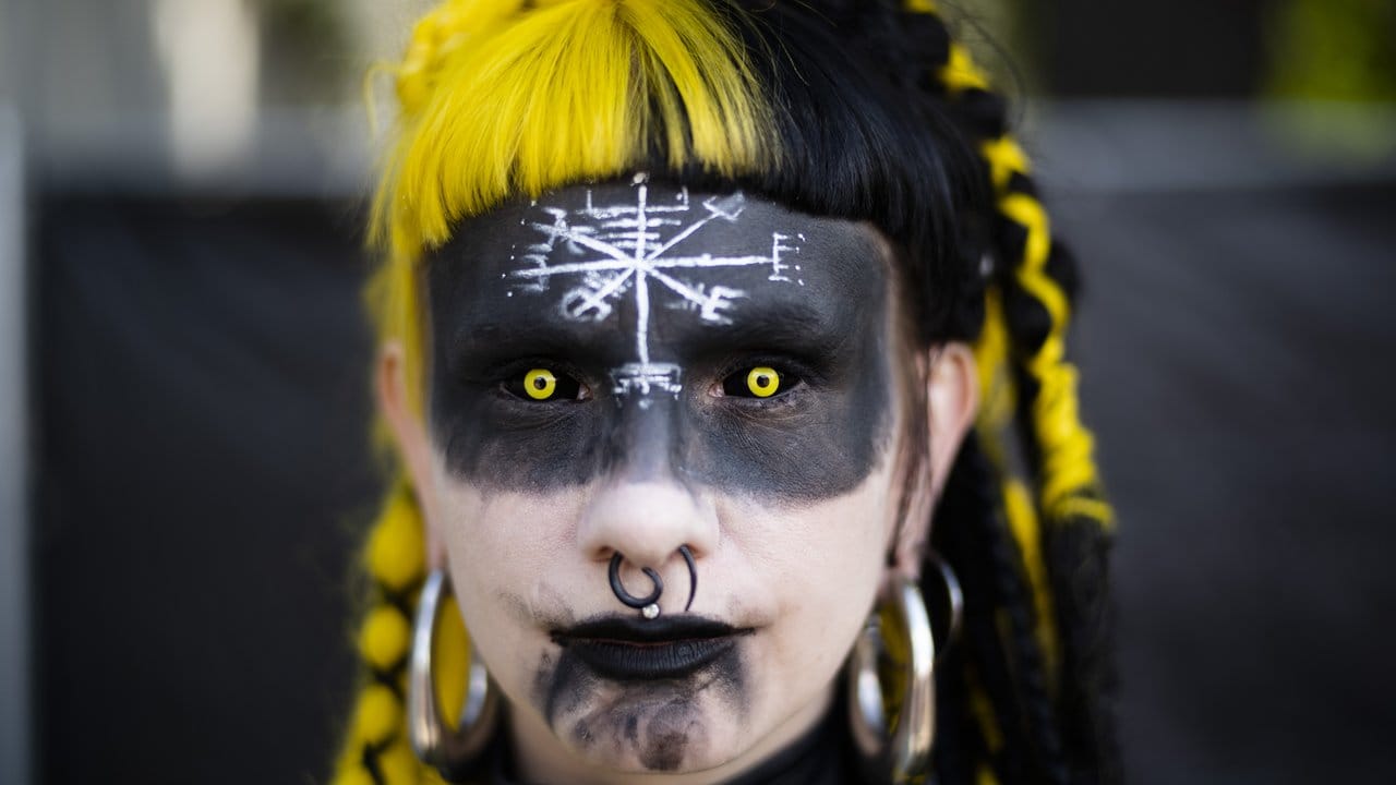 Julia aus München beim Wave-Gotik-Treffen. Julia aus München beim Wave-Gotik-Treffen.