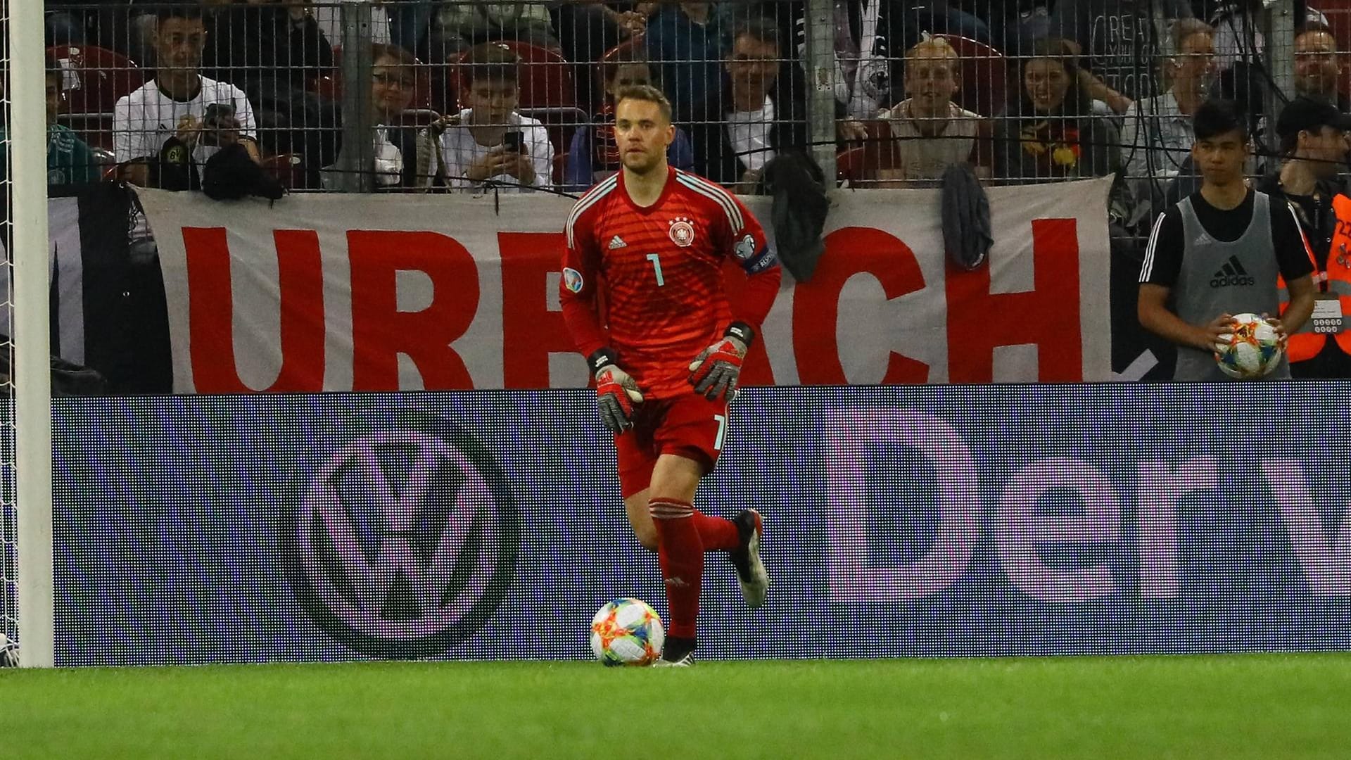 Manuel Neuer: Der Kapitän wurde nur vereinzelt geprüft, meistens durch Distanzschüsse. Dann war er sicher zur Stelle. Note 2